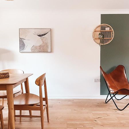 Hollybush Apartment, By Solace Stays Newport  Dış mekan fotoğraf