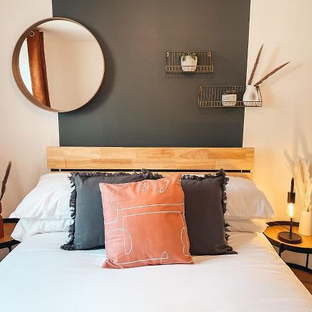 Hollybush Apartment, By Solace Stays Newport  Dış mekan fotoğraf
