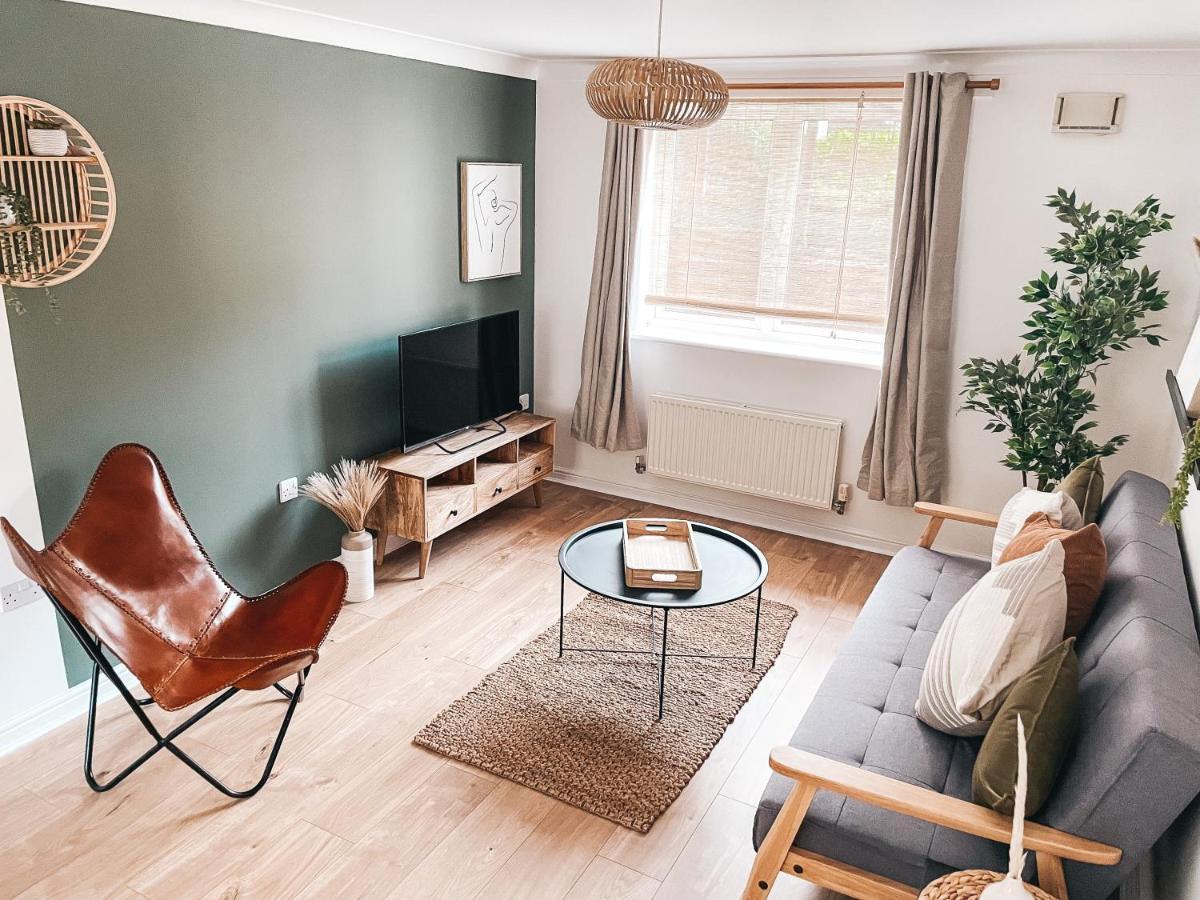 Hollybush Apartment, By Solace Stays Newport  Dış mekan fotoğraf