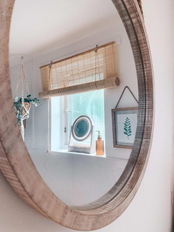Hollybush Apartment, By Solace Stays Newport  Dış mekan fotoğraf