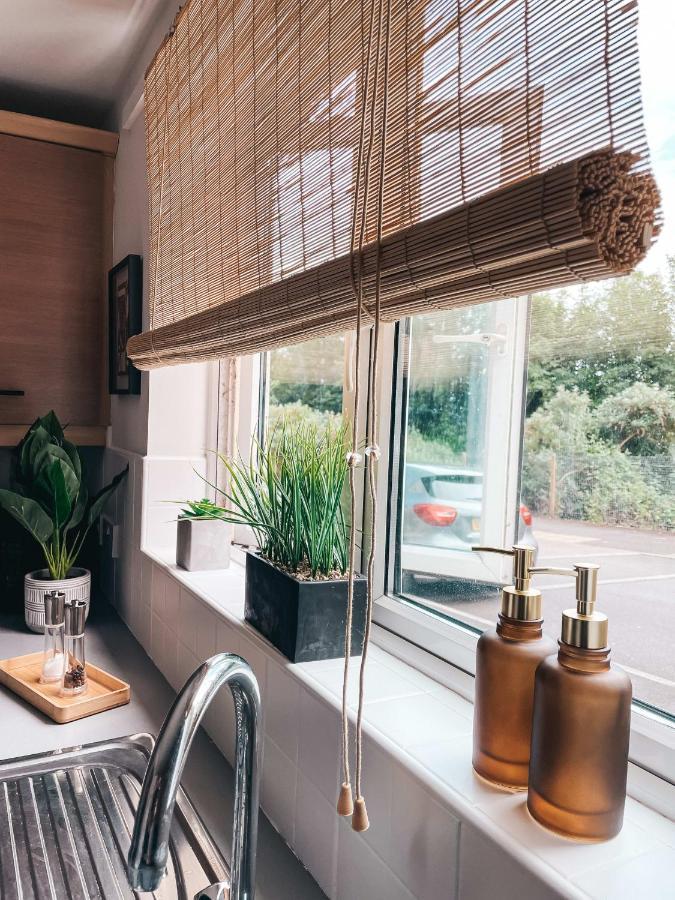 Hollybush Apartment, By Solace Stays Newport  Dış mekan fotoğraf