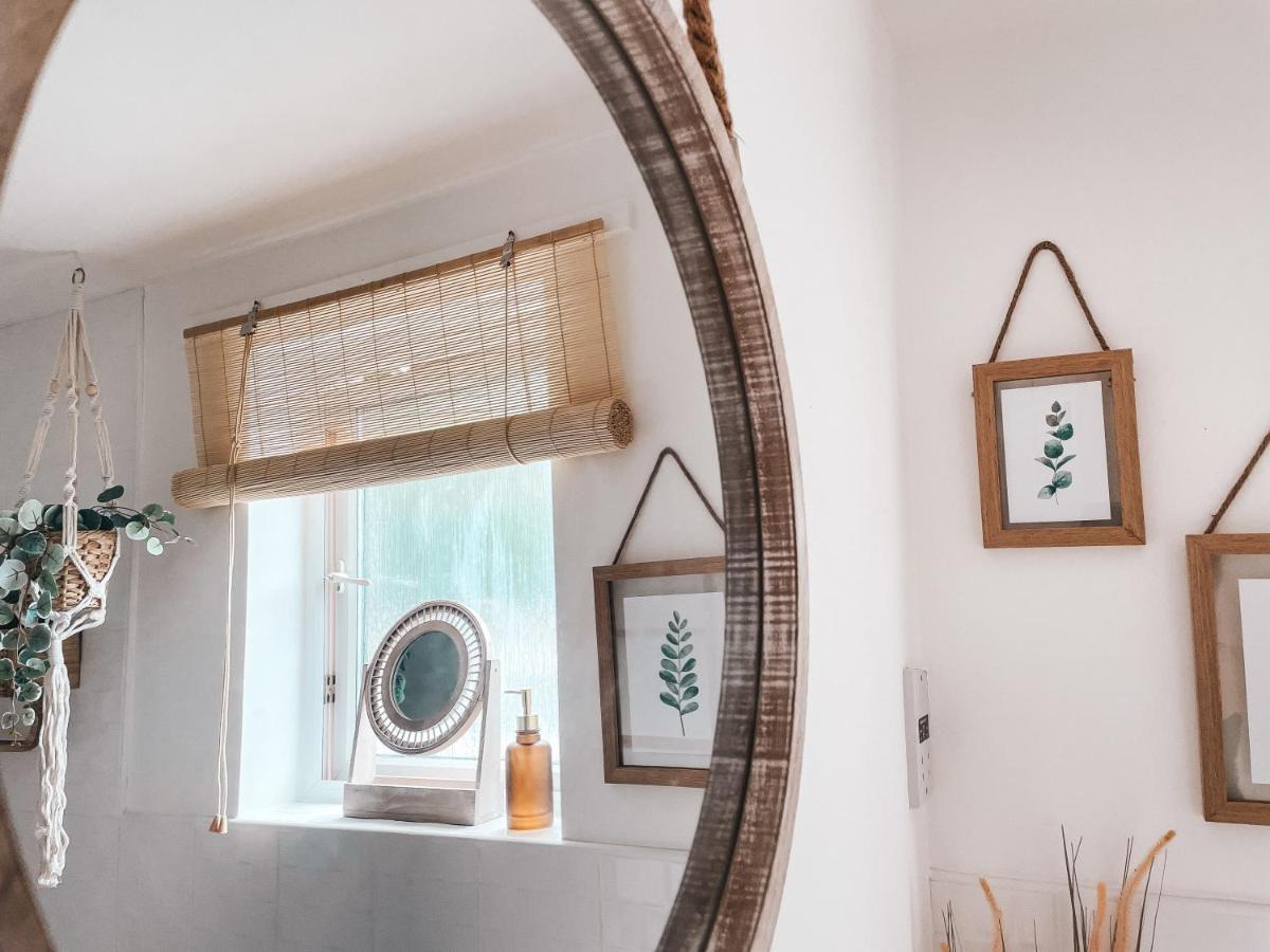Hollybush Apartment, By Solace Stays Newport  Dış mekan fotoğraf
